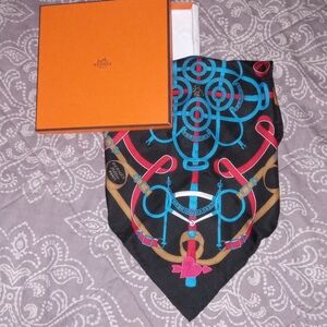 🧡 New With Box HERMES small Silk Scarf